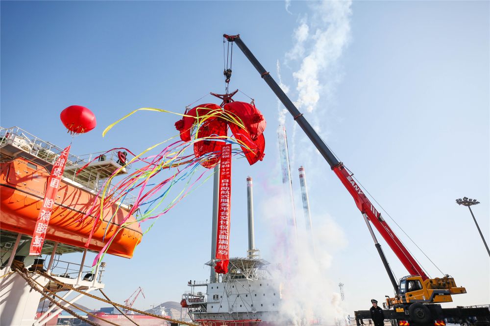 渤船重工建造的華科1號、2號自升助航式作業(yè)平臺命名交工